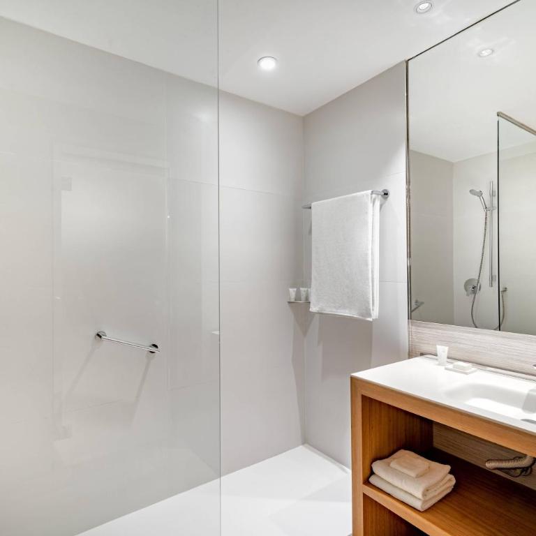 AC Hotel Diagonal L'Illa by Marriott - Superior Twin Room - 8
