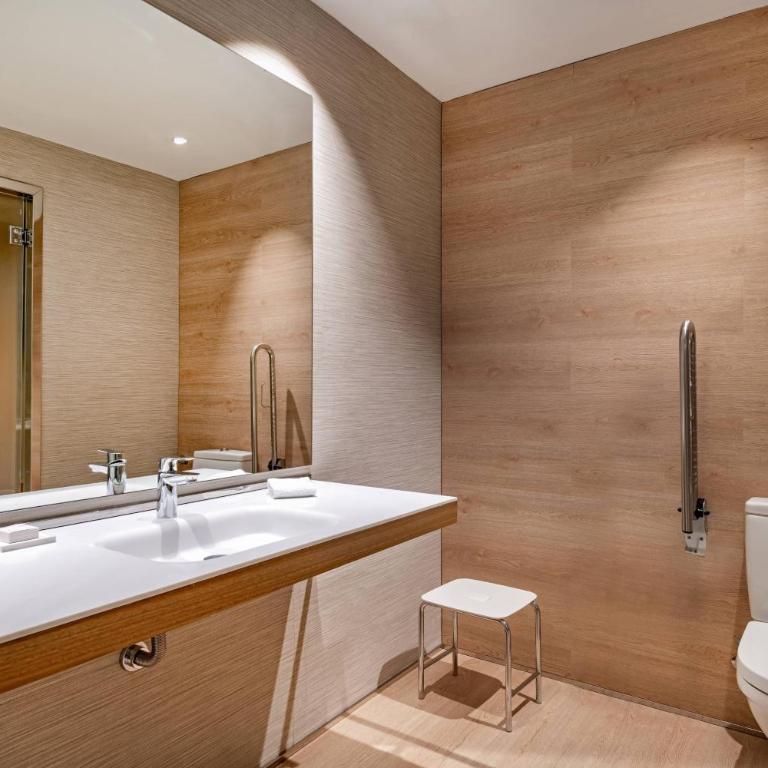 AC Hotel Diagonal L'Illa by Marriott - Standard Accessible Twin, Guest room, 2 Twin/Single Bed(s) - 2