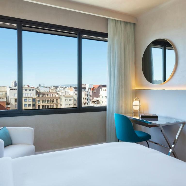 Renaissance Barcelona Hotel - Urban Superior King Room - 3