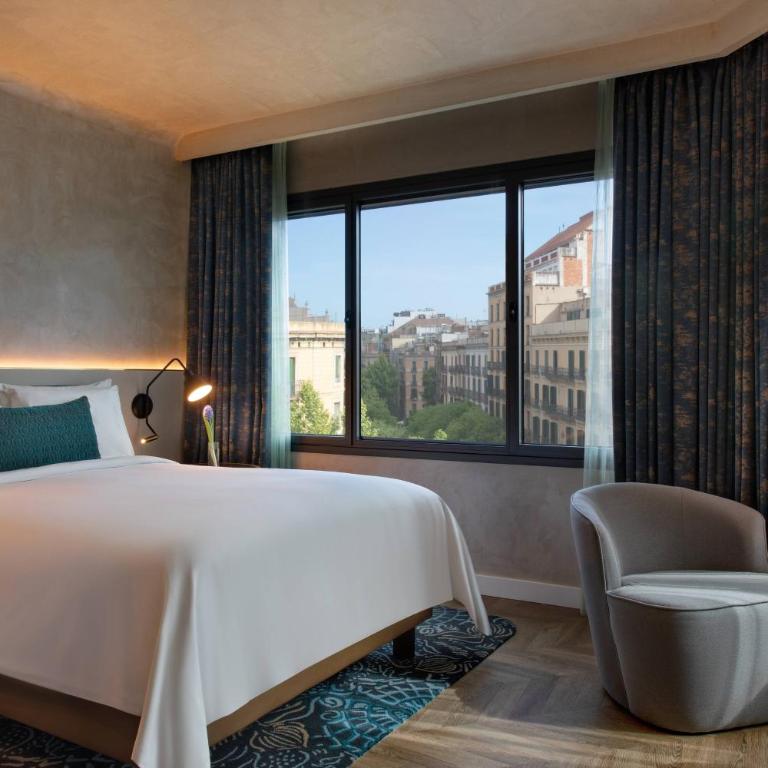 Renaissance Barcelona Hotel - Prestige Room with One King or Two Twin Beds - 4