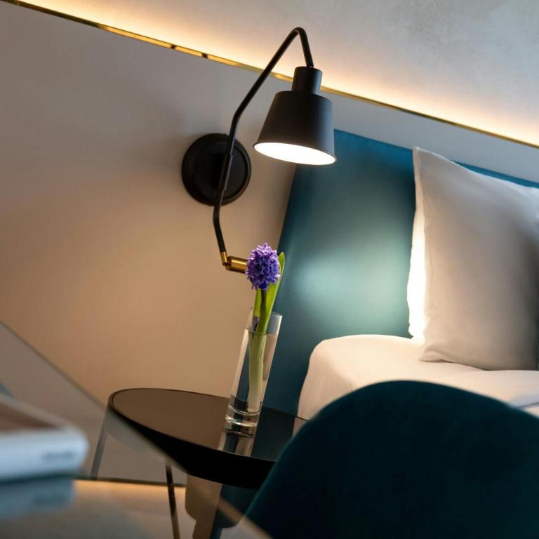 Renaissance Barcelona Hotel - Urban Superior King Room - 4