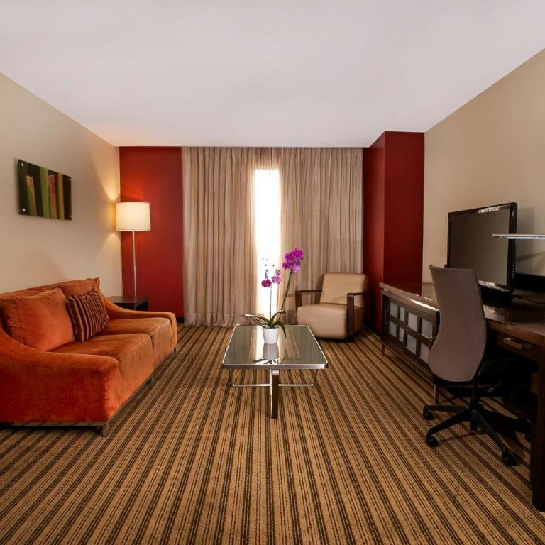 Renaissance Caracas La Castellana Hotel - Executive King Suite with City View - 5