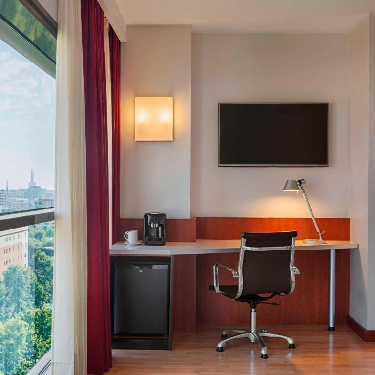 Four Points by Sheraton Barcelona Diagonal - Classic Room with 2 Twin Beds - 3