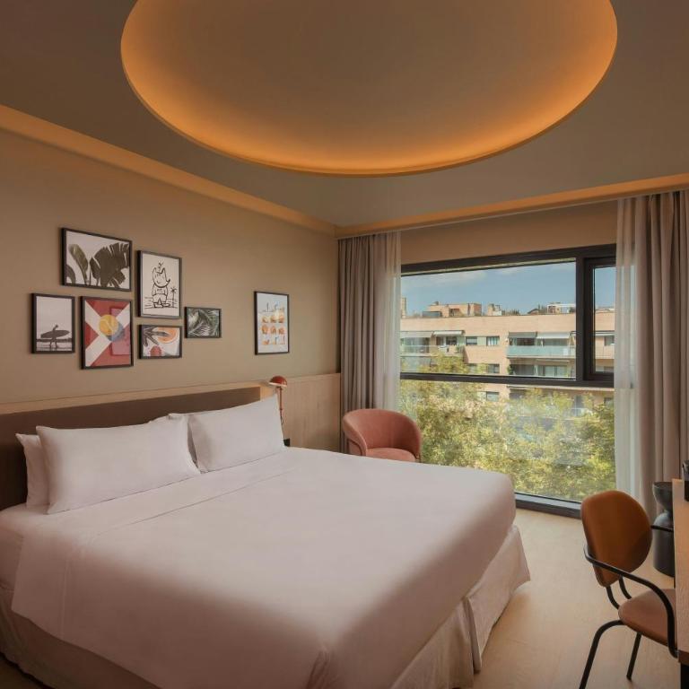 Four Points by Sheraton Barcelona Diagonal - Preferred King Room with City View - 5
