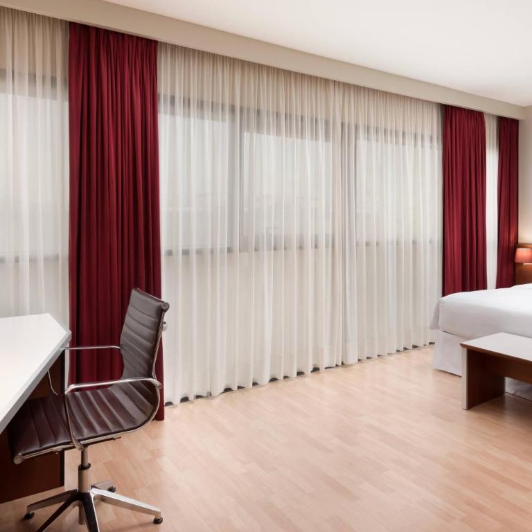 Four Points by Sheraton Barcelona Diagonal - Corner King Room - 4