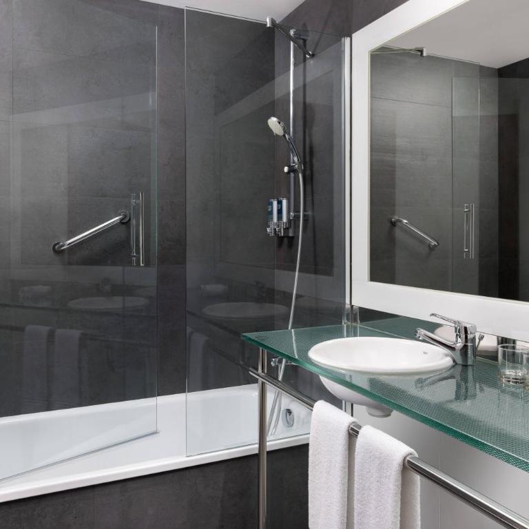 Four Points by Sheraton Barcelona Diagonal - Classic King Room - 6