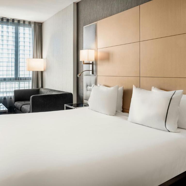AC Hotel Victoria Suites by Marriott - Premium Junior King Suite with Street View - 6