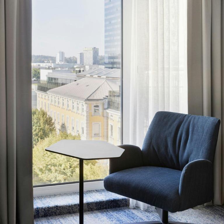 Courtyard by Marriott Linz - Standard Zimmer mit Kingsize-Bett - 2