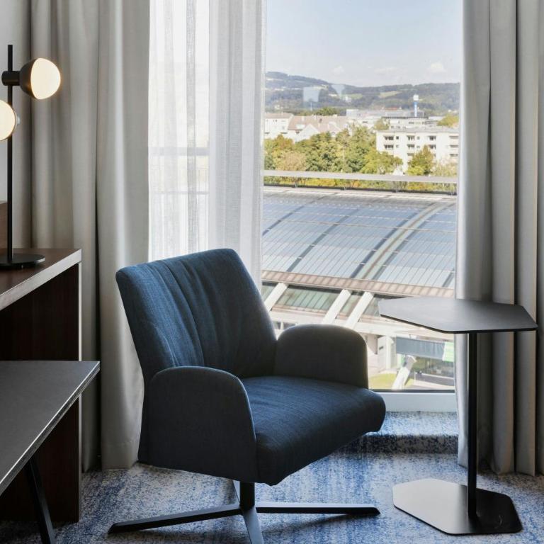 Courtyard by Marriott Linz - Superior Zimmer mit 1 Kingsize-Bett - 2