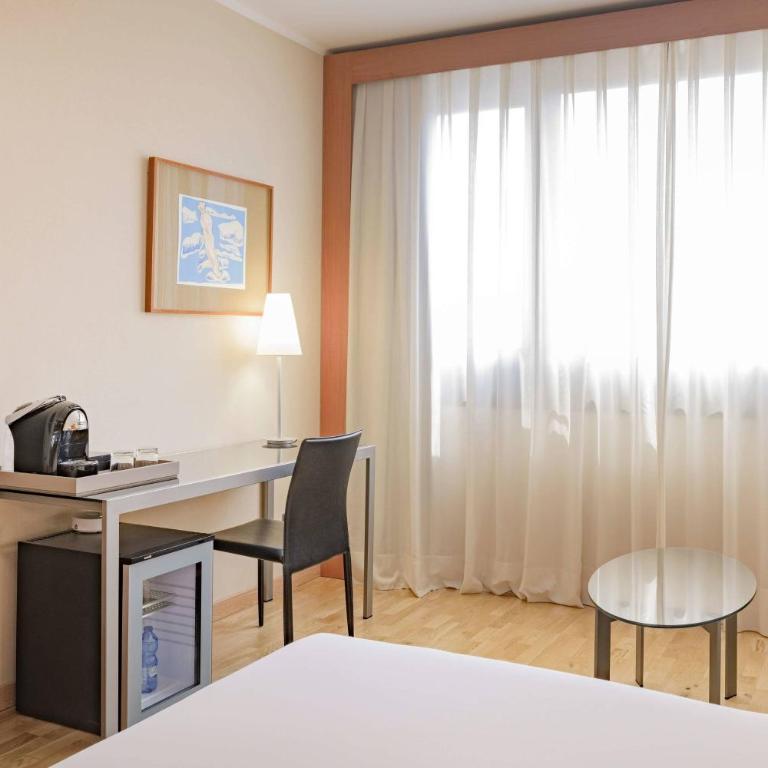 AC Hotel Genova by Marriott - Superior King Room with Sofa Bed - 3