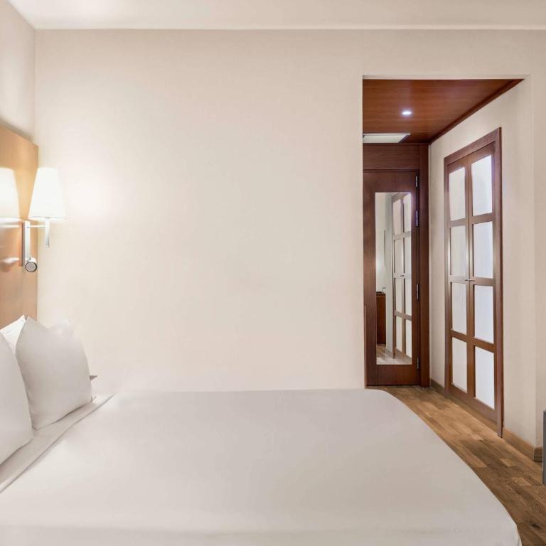 AC Hotel Genova by Marriott - Superior King Room with Sofa Bed - 2