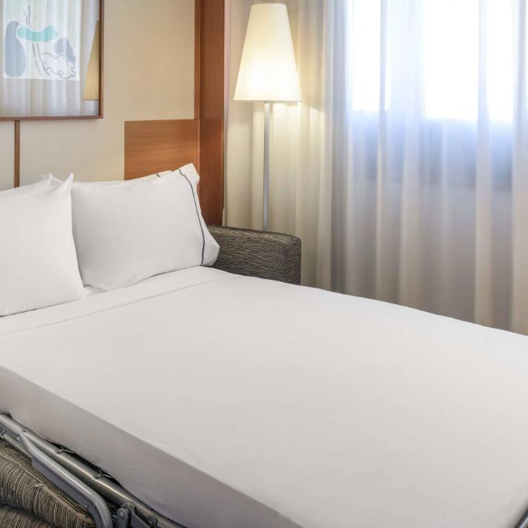 AC Hotel Genova by Marriott - Superior King Room with Sofa Bed - 5