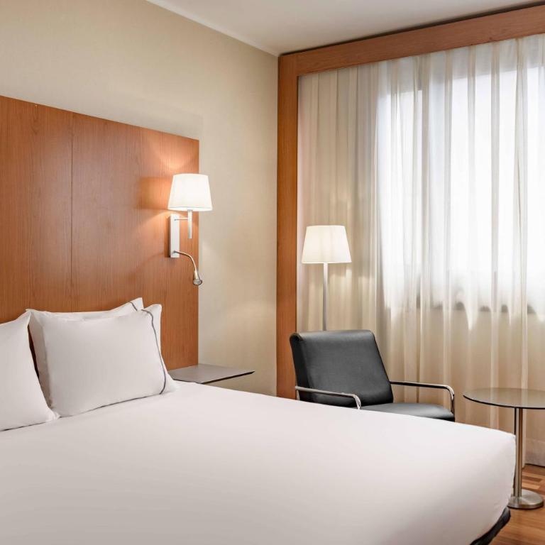 AC Hotel Genova by Marriott - Family Room with King Bed and Sofa Bed - 2