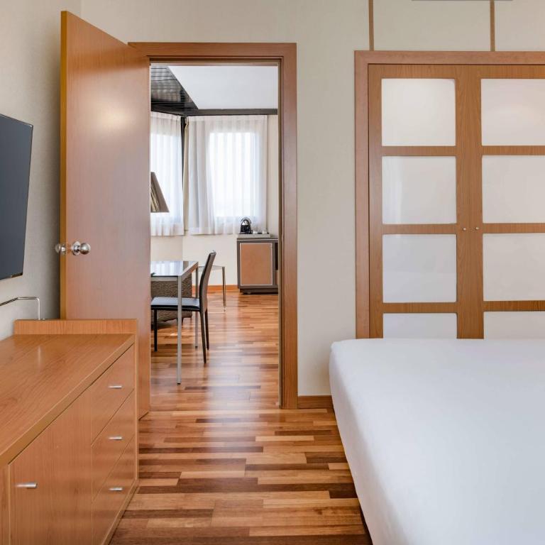 AC Hotel Genova by Marriott - Family Room with King Bed and Sofa Bed - 3