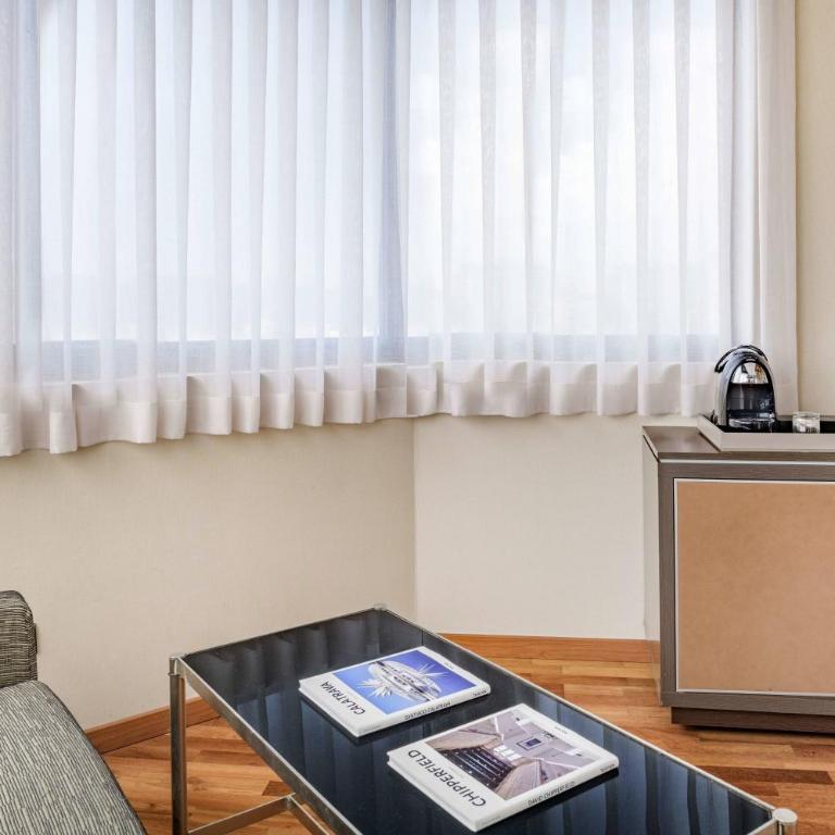 AC Hotel Genova by Marriott - Family Room with King Bed and Sofa Bed - 4