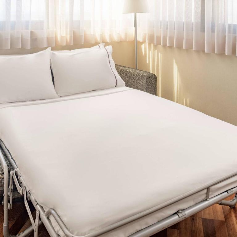 AC Hotel Genova by Marriott - Family Room with King Bed and Sofa Bed - 5