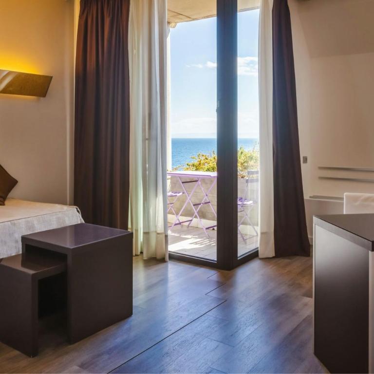 Four Points by Sheraton Catania Hotel - Deluxe Double - 9