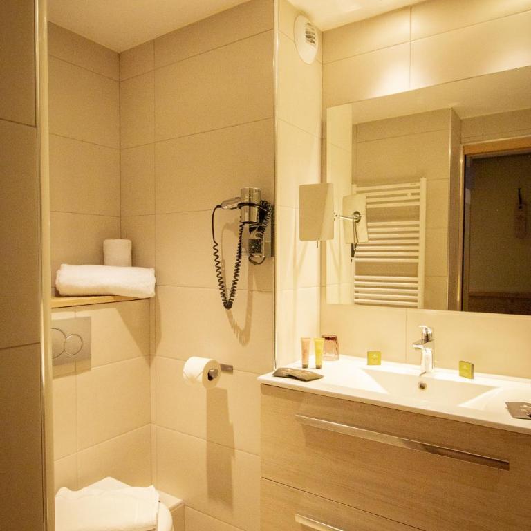 Hotel Edelweiss - Chambre Double ou Lits Jumeaux Deluxe avec Balcon - 10
