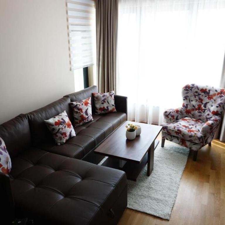 ILiDZA SKY - Deluks Apartman sa 2 Spavaće Sobe i Balkonom - 1