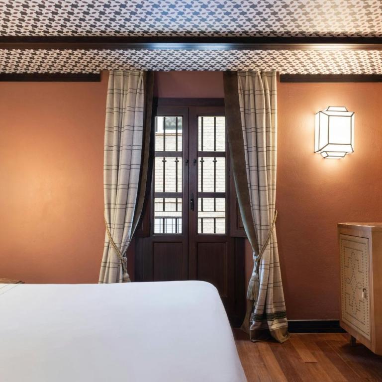 Hotel Palacio de Santa Paula, Autograph Collection - Premium Deluxe King with Sofa bed - 3