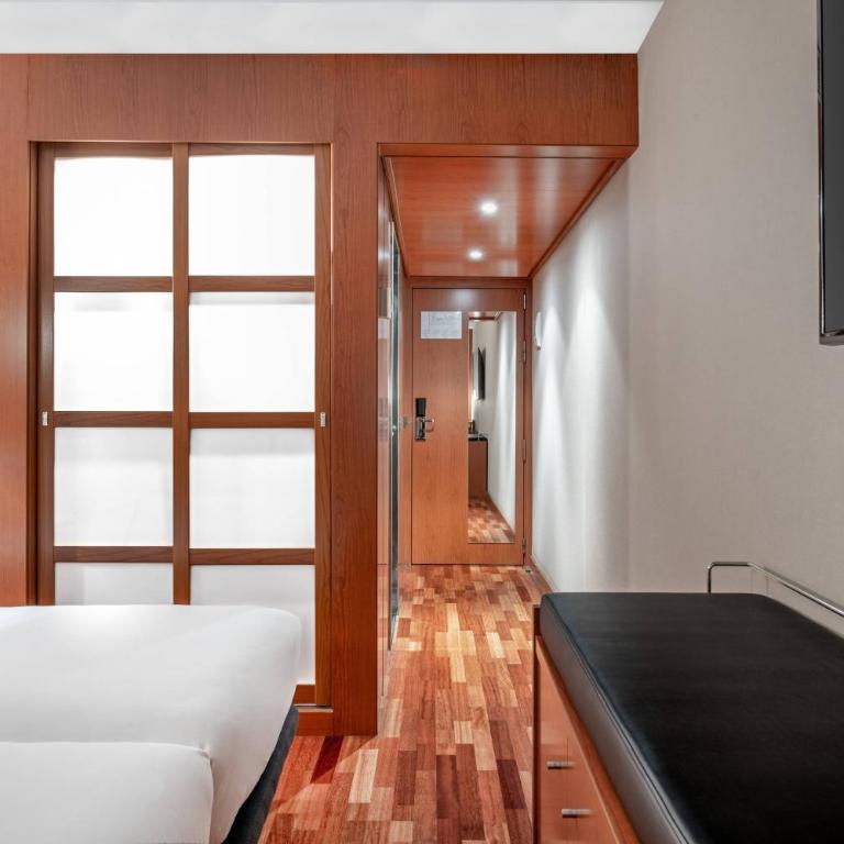 AC Hotel La Rioja by Marriott - Habitación Triple Estándar con 2 camas individuales y sofá cama - 4