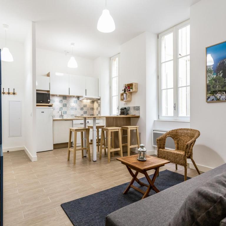 L'Escapade Marseillaise T2 Moderne avec Cuisine Équipée et à 5 min du Vieux-Port - Appartement 2 Chambres - 2