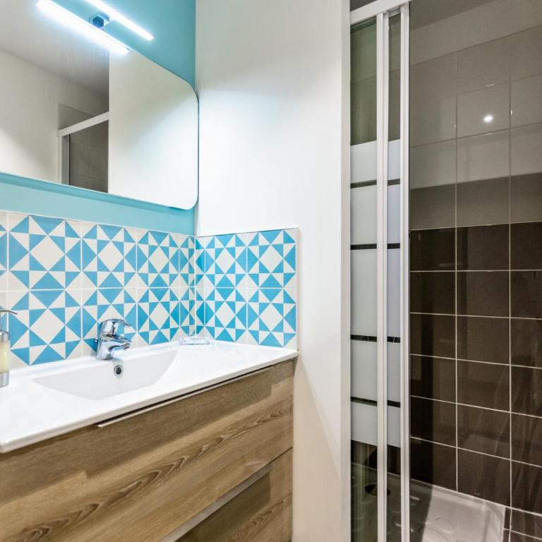 L'Escapade Marseillaise T2 Moderne avec Cuisine Équipée et à 5 min du Vieux-Port - Appartement 2 Chambres - 8