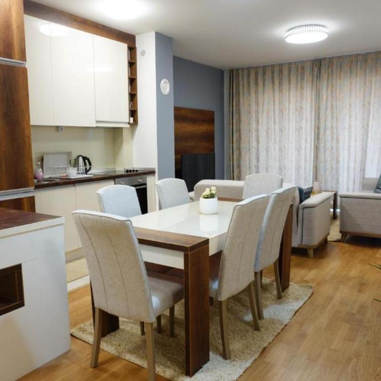 ILiDZA SKY - Three-Bedroom Apartment with Water View - 6