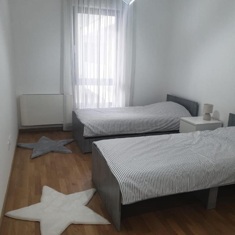 ILiDZA SKY - Three-Bedroom Apartment with Water View - 9