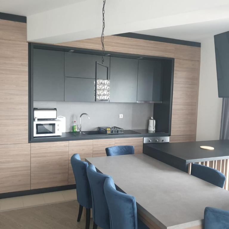 ILiDZA SKY - Three-Bedroom Apartment with Water View - 2