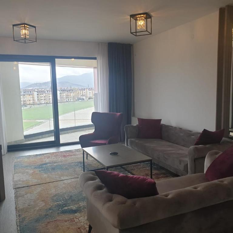 ILiDZA SKY - Three-Bedroom Apartment with Water View - 9