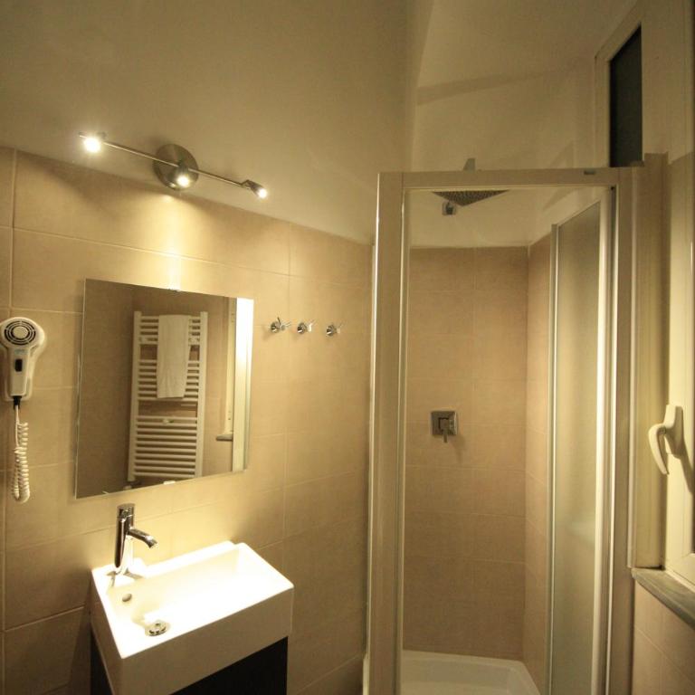 Hotel Felice - Camera Matrimoniale con Bagno in Comune - 6