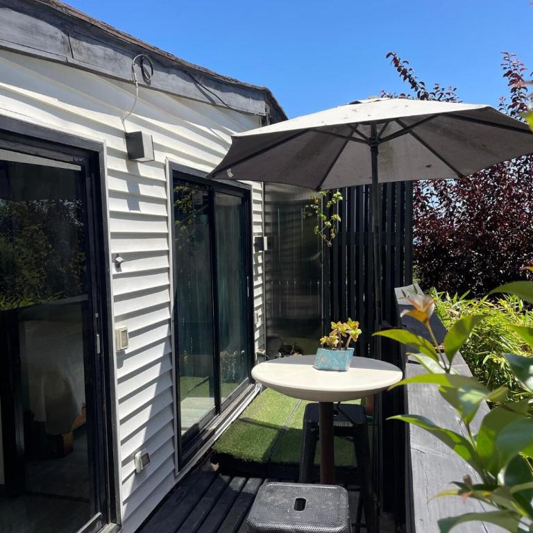 Blackbeach front - One-Bedroom Apartment - 6