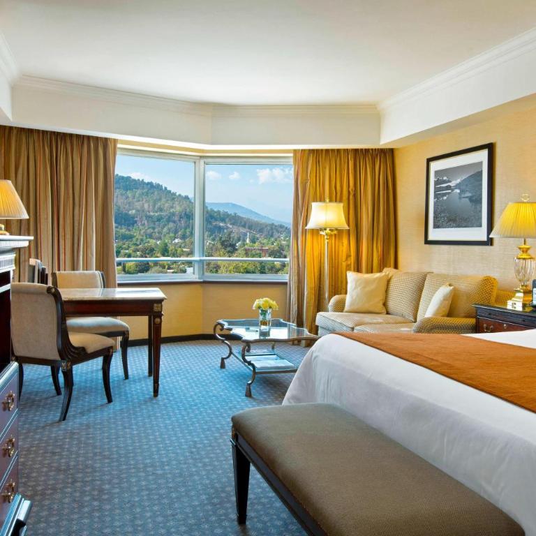Sheraton Santiago Hotel & Convention Center - Habitación Club con cama extragrande, acceso al club lounge y vistas a la ciudad - 4