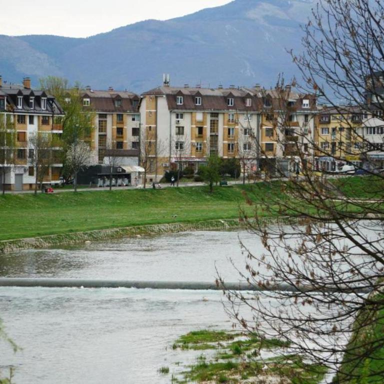ILiDZA SKY - Three-Bedroom Apartment with Water View - 7