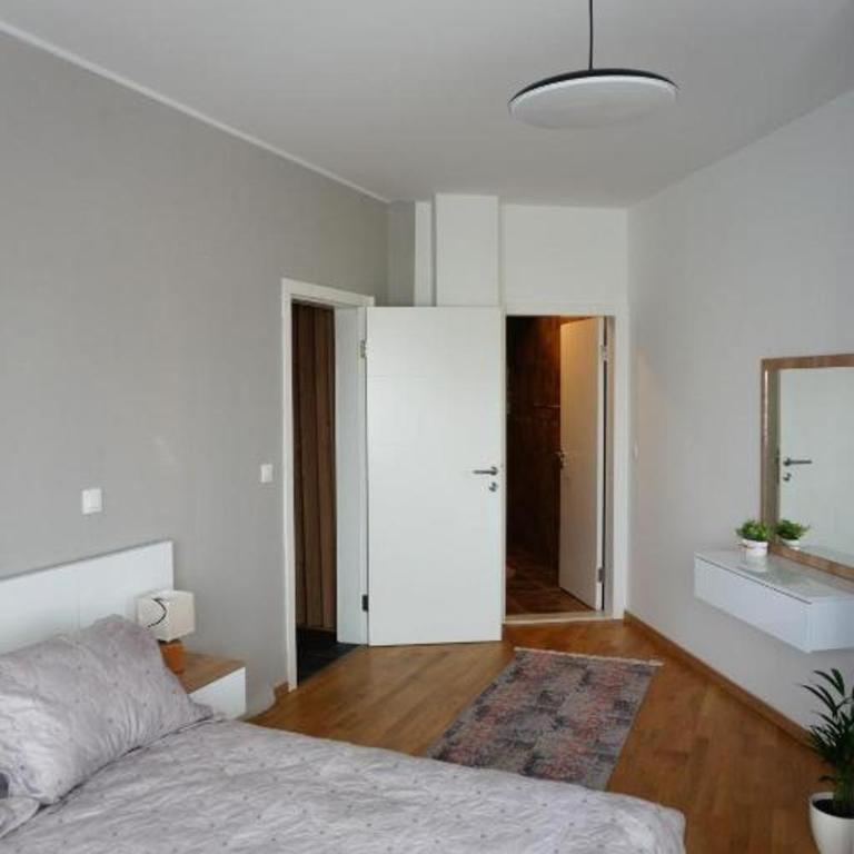 ILiDZA SKY - Three-Bedroom Apartment with Water View - 8