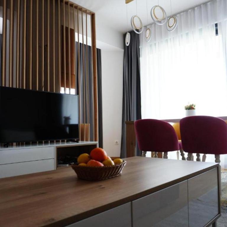 ILiDZA SKY - Three-Bedroom Apartment with Water View - 9