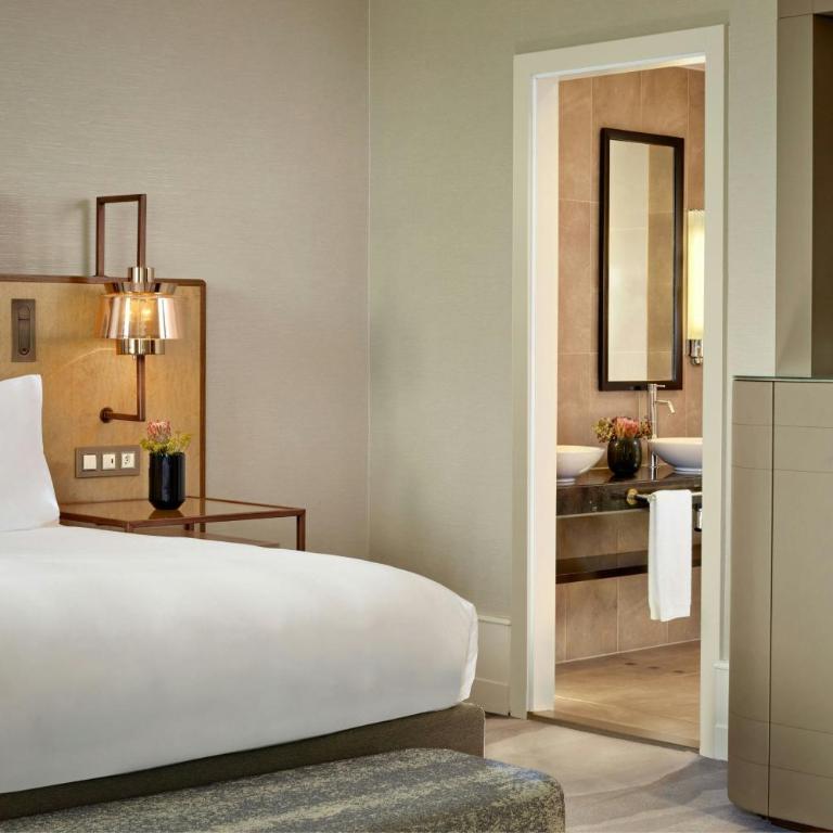 The Ritz-Carlton Hotel de la Paix, Geneva - Suite Junior Lit King-Size - Vue Frontale sur Lac - 3