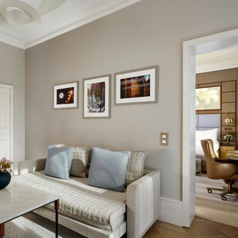The Ritz-Carlton Hotel de la Paix, Geneva - Suite 1 Chambre Lit King-Size avec Canapé-Lit et Balcon - Vue Frontale sur Lac - 2