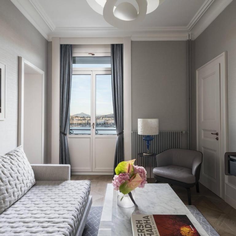 The Ritz-Carlton Hotel de la Paix, Geneva - Suite 1 Chambre Lit King-Size avec Canapé-Lit et Balcon - Vue Frontale sur Lac - 3