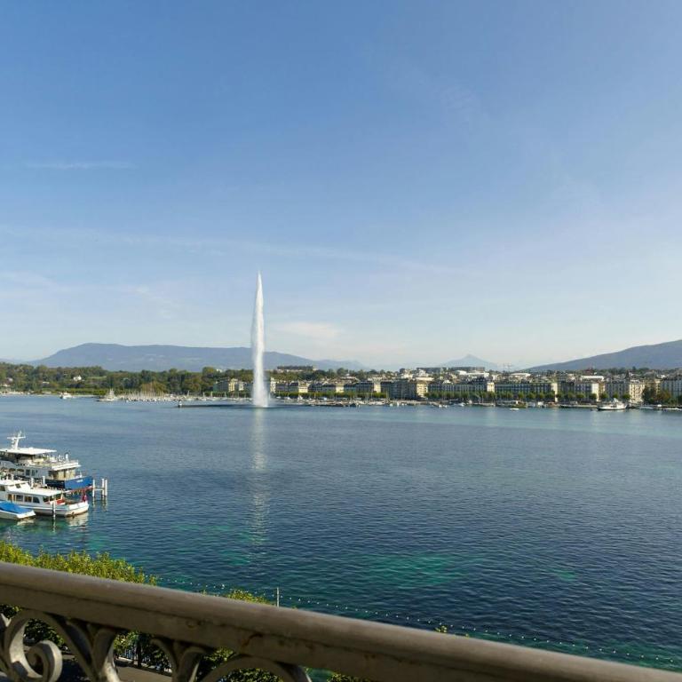The Ritz-Carlton Hotel de la Paix, Geneva - Suite Junior Lit King-Size - Vue Frontale sur Lac - 7