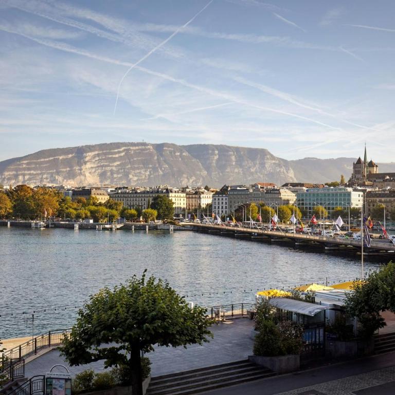 The Ritz-Carlton Hotel de la Paix, Geneva - Suite 1 Chambre Lit King-Size avec Canapé-Lit et Balcon - Vue Frontale sur Lac - 6