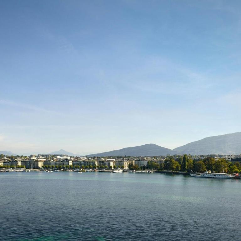 The Ritz-Carlton Hotel de la Paix, Geneva - Suite 1 Chambre Lit King-Size avec Canapé-Lit et Balcon - Vue Frontale sur Lac - 5