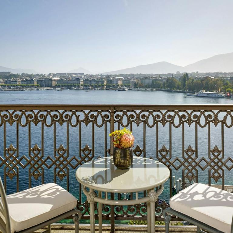 The Ritz-Carlton Hotel de la Paix, Geneva - Suite 1 Chambre Lit King-Size avec Canapé-Lit et Balcon - Vue Frontale sur Lac - 4