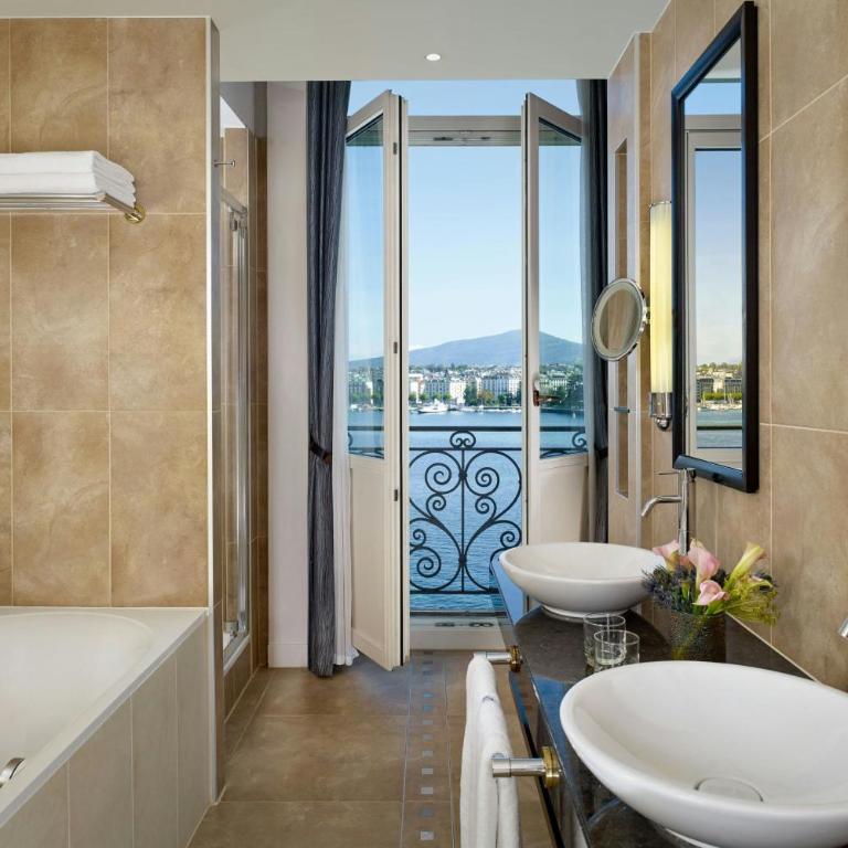 The Ritz-Carlton Hotel de la Paix, Geneva - Suite 1 Chambre Lit King-Size avec Canapé-Lit et Balcon - Vue Frontale sur Lac - 8