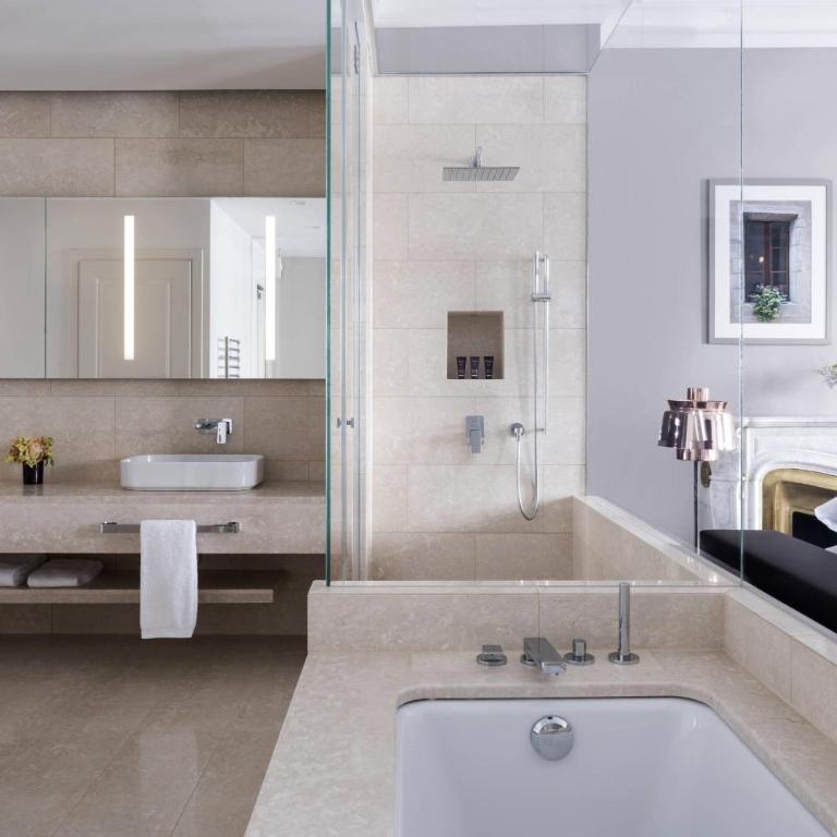 The Ritz-Carlton Hotel de la Paix, Geneva - Chambre Premium Lit King-Size - Vue Frontale sur Lac - 3