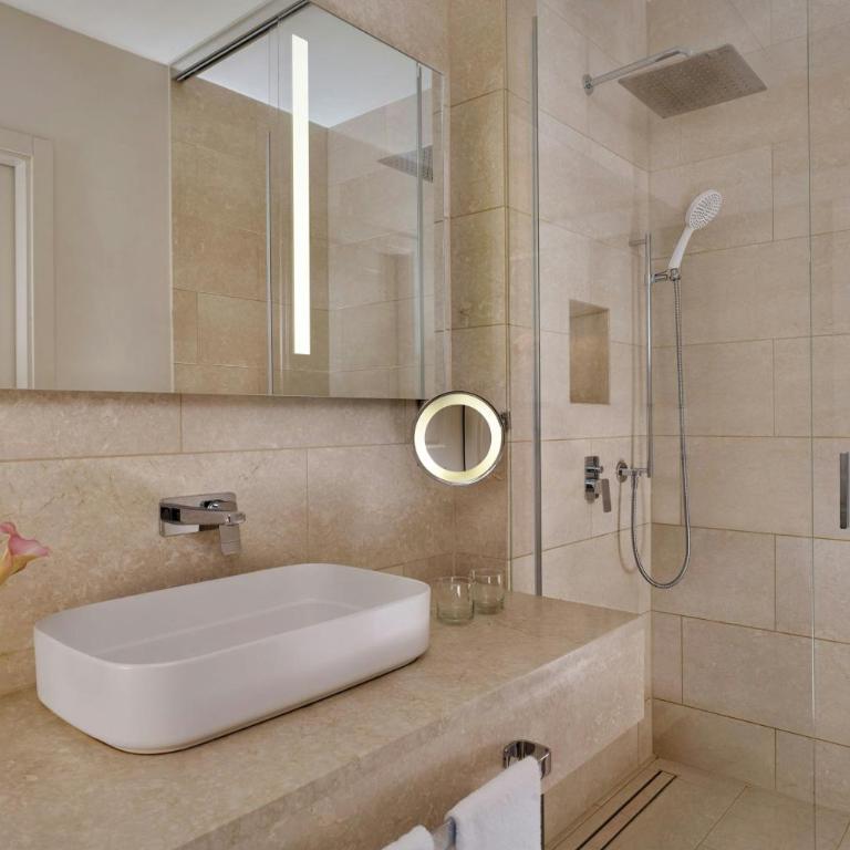 The Ritz-Carlton Hotel de la Paix, Geneva - Chambre Lit King-Size Classique avec Balcon - Vue sur Jardin - 4