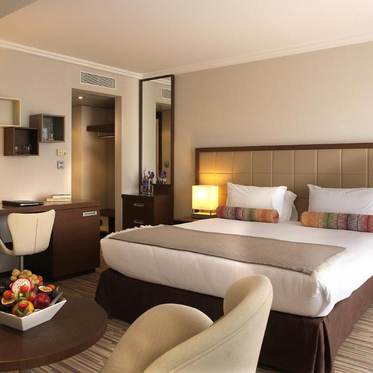 AC Hotel by Marriott Ambassadeur Antibes - Juan Les Pins - Suite avec Balcon - Vue sur Ville - 1