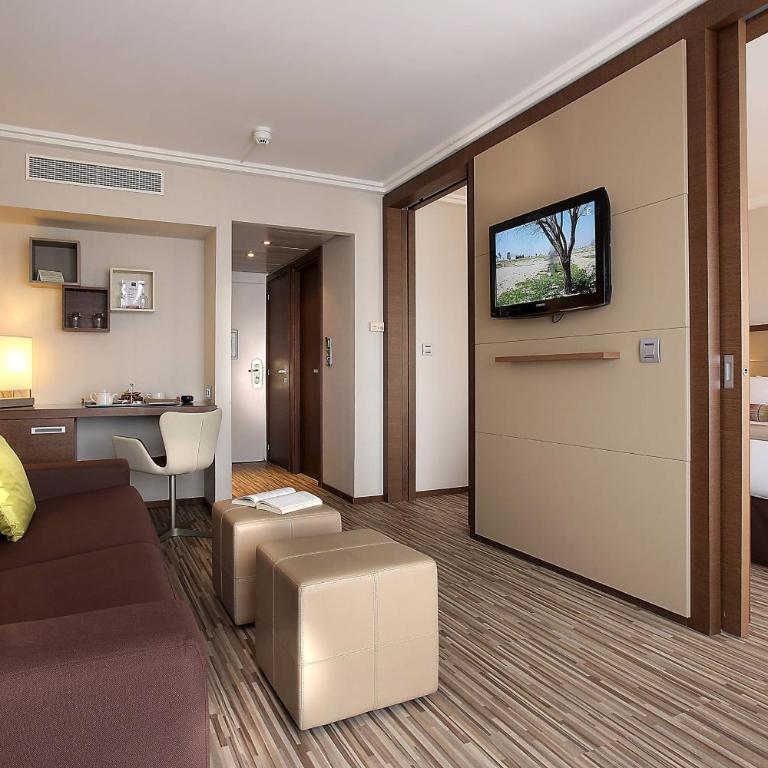 AC Hotel by Marriott Ambassadeur Antibes - Juan Les Pins - Suite avec Balcon - Vue sur Ville - 3