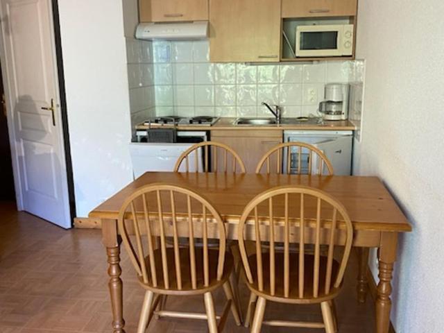 Appt 5 pers au pied des pistes FLUMET, PISCINE terrasse, parking,wifi - Appartement 2 Chambres - 9